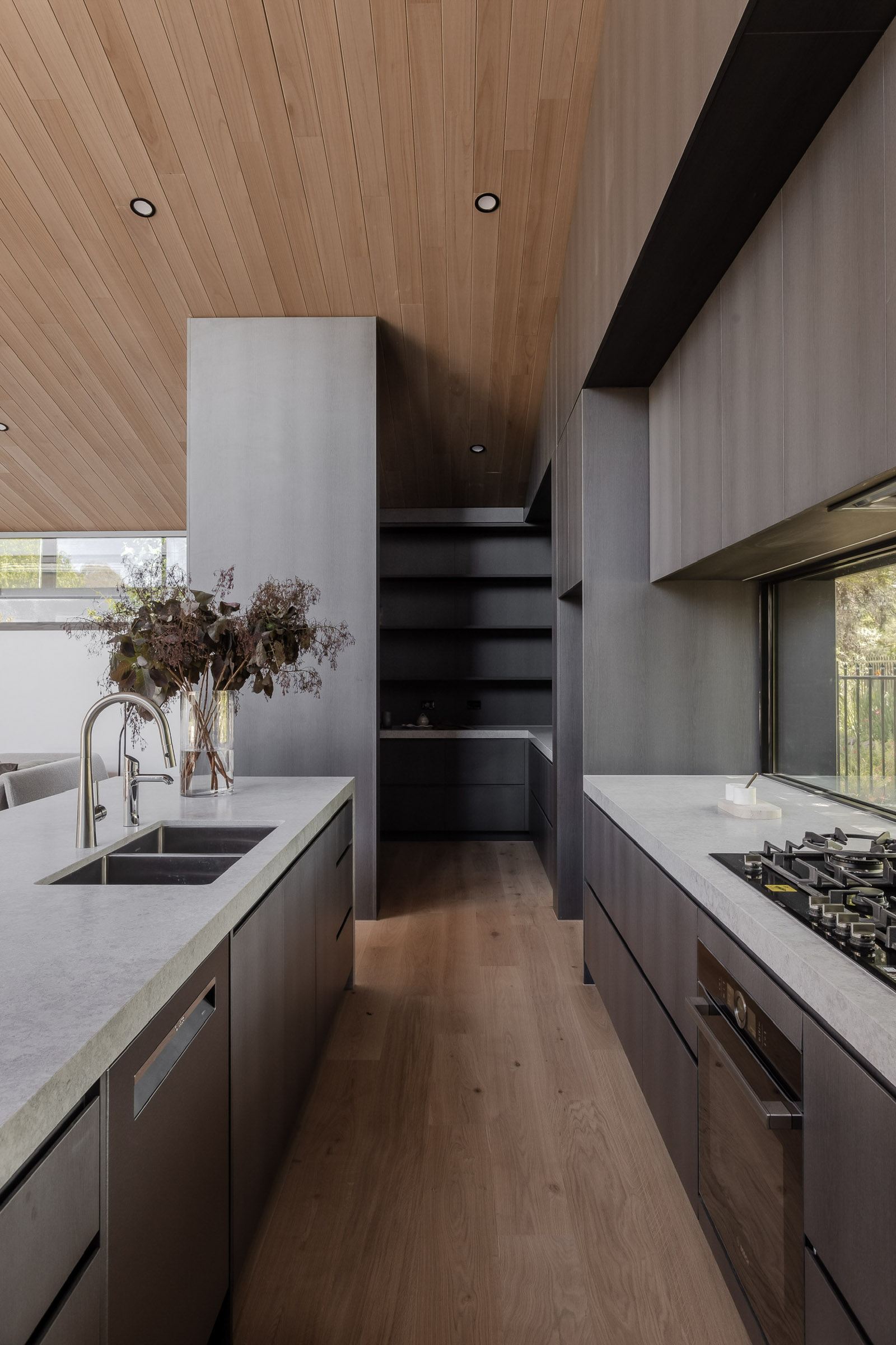 LS562 Pure Concrete Lavistone x Sky Architect Studio P21
