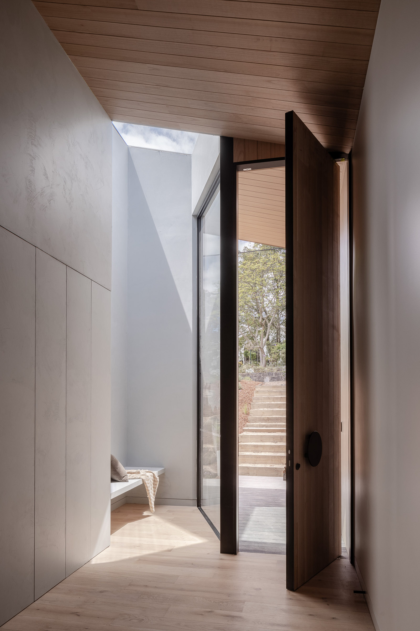 LS562 Pure Concrete Lavistone x Sky Architect Studio P36