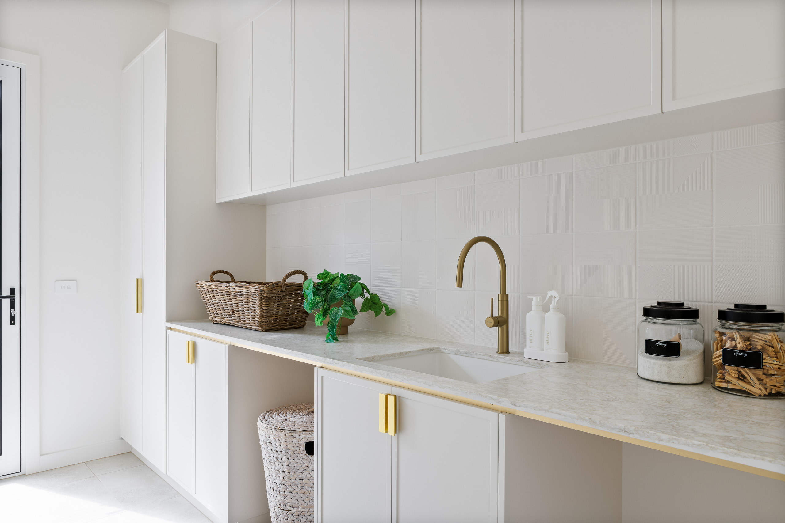 LS524 Aura Gold Lavistone Briar Hill L4